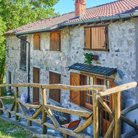 Casa Tra I Boschi Apartment *